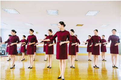 浙江育英空乘學子閃耀烏鎮(zhèn)峰會 30名志愿者助力會議與展覽服務(wù)